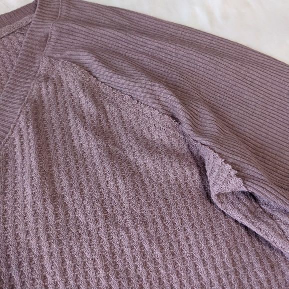 Chelsea and Theodore V neck Sweater Top Women's Large Mauve Color - Picture 7 of 9